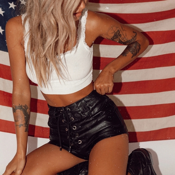 Lioness Pants - Lioness| Skylar Lace Up Shorts Black Size 4 Small